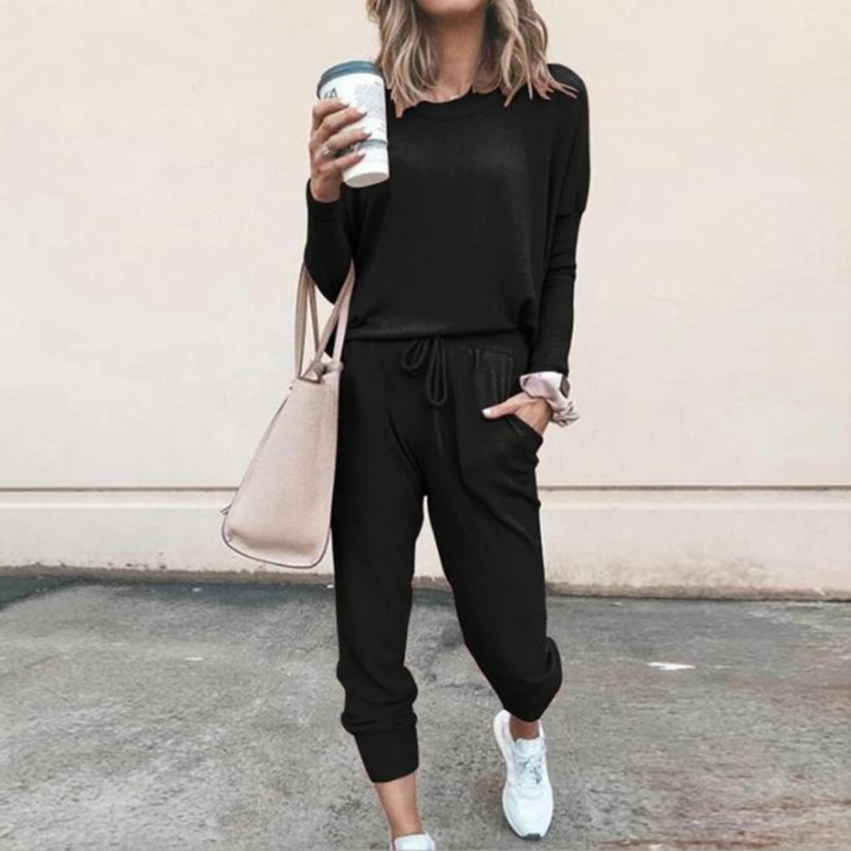 PAULA | Loose-fitting and wonderfully comfortable tracksuit for women